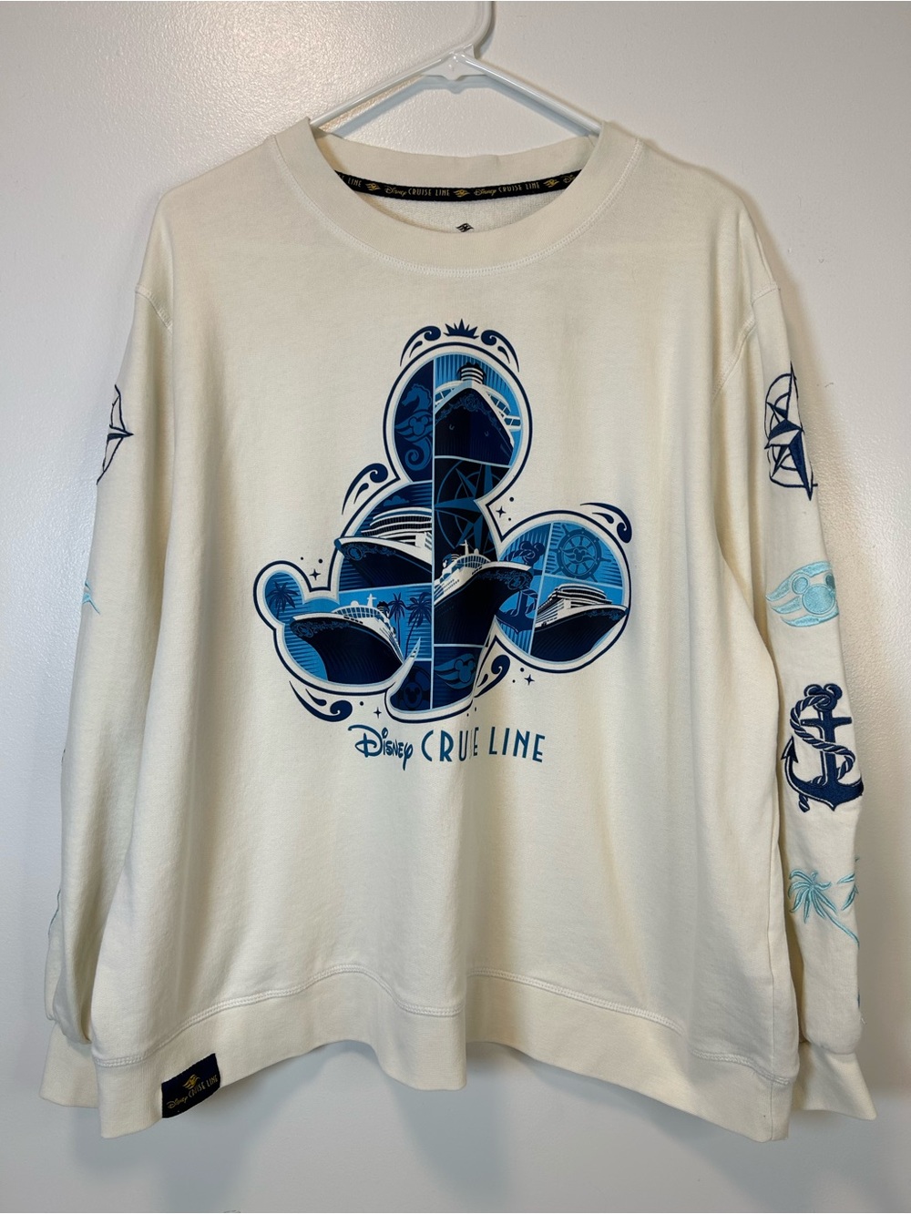 Disney Cruise Lineβ Ivory long-sleeve Mickey Mouse graphic Sweatshirt Size 1X